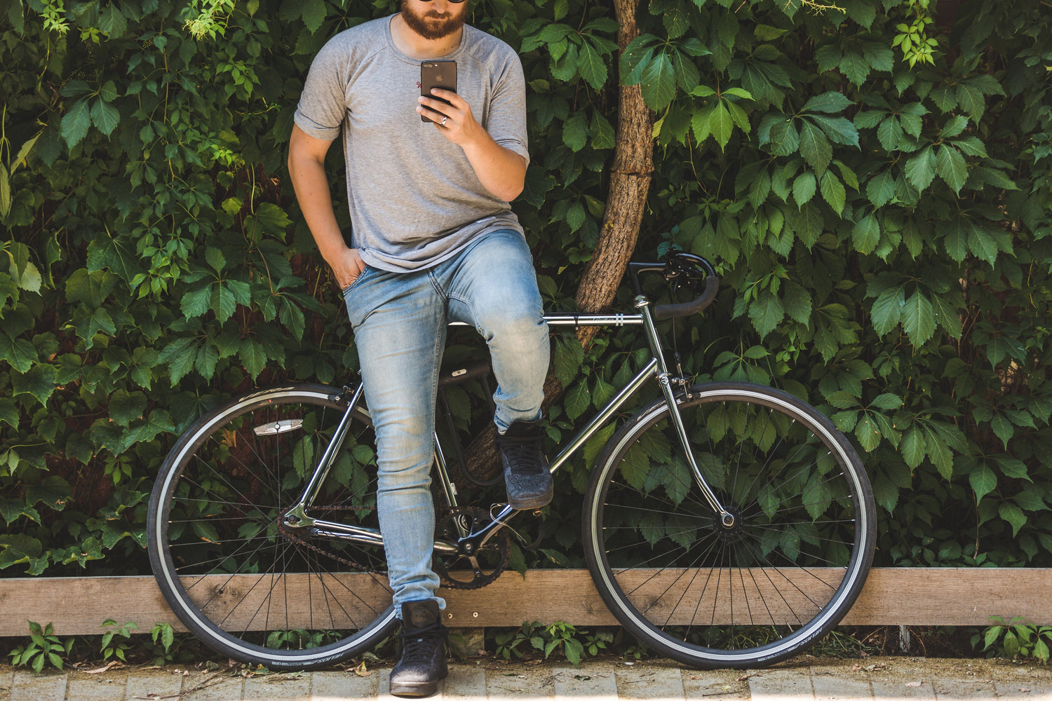 Fahrrad-Headset für Pendler: Sicher navigieren, telefonieren und Musik hören auf dem Weg zur Arbeit